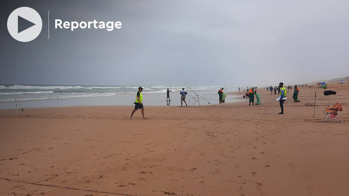 Après deux ans de suspension, la plage des Nations, près de Salé a renoué avec le concours de pêche à la ligne, samedi 21 mai 2022.
