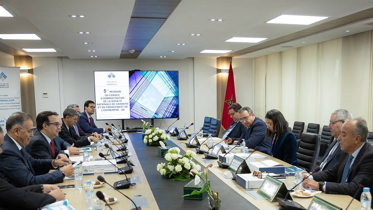 Lors de la 5ème réunion du conseil d'administration de Tamwilcom, mercredi 28 décembre 2022 à Rabat. 
