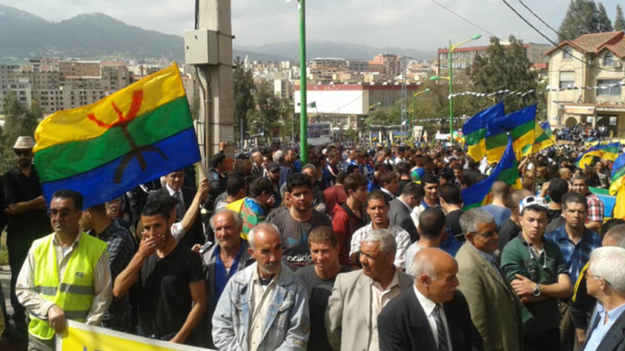 Deux marches populaires ont lieu ce mercredi 20 avril au centre-ville de Tizi Ouzou, capitale de la Kabylie.
