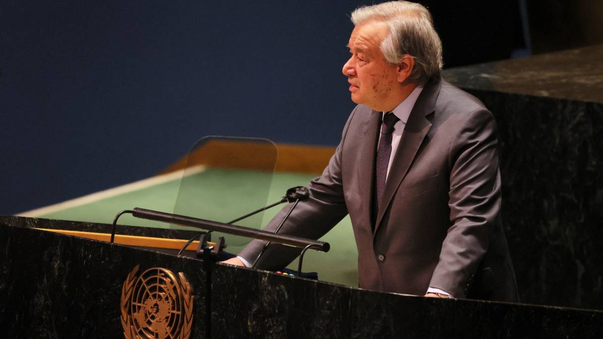 Le Secrétaire général des Nations Unies, Antonio Guterres, prend la parole lors d'une session extraordinaire de l'Assemblée générale au siège des Nations Unies, le 28 février 2022, à New York.
