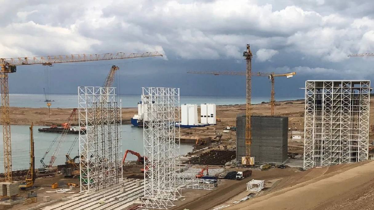 Travaux de construction du complexe portuaire Nador West Med, dans la baie de Bettoya, à 30 kilomètres de la ville de Nador. 
