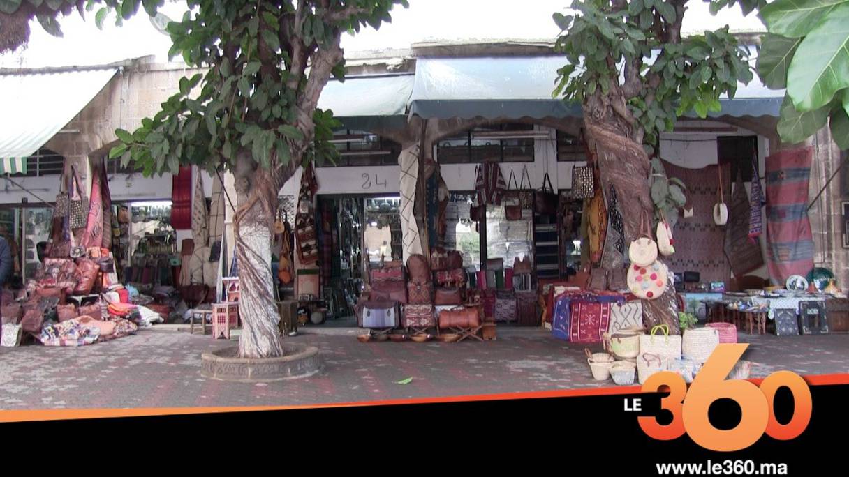 En ce mois d'octobre 2020, les bazars du quartier des Habous de Casablanca sont désertés par les clients.
