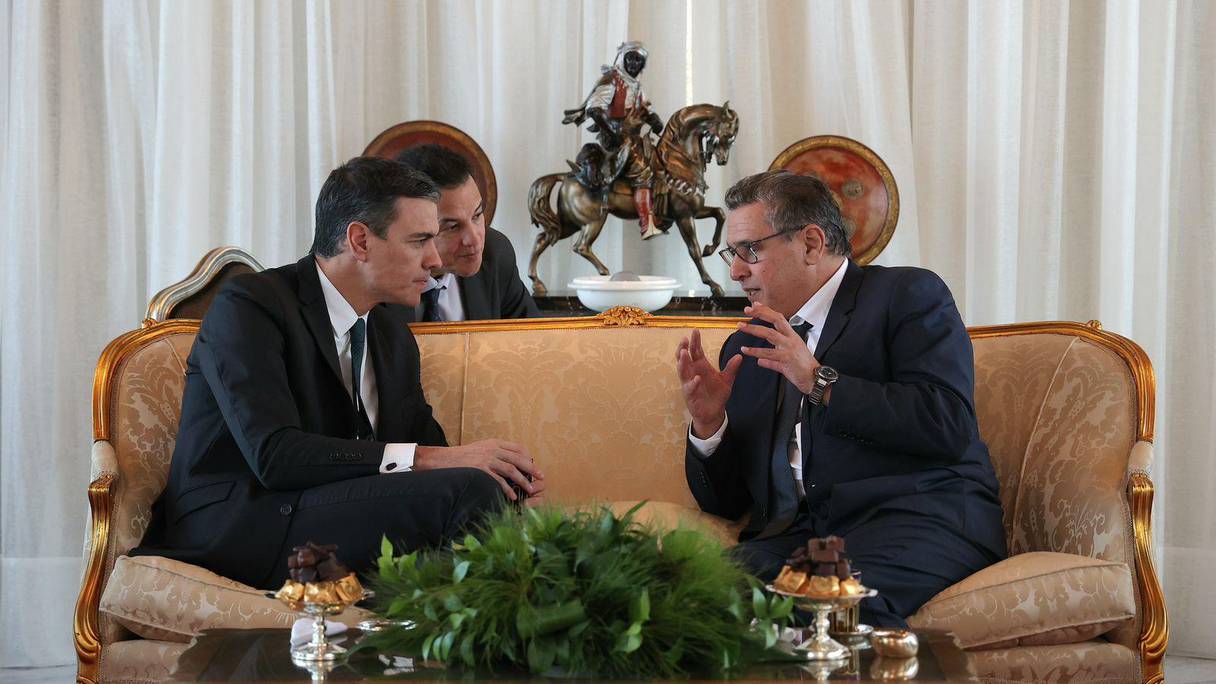 رئيس الحكومة عزيز أخنوش مع نظيره الإسباني بيدرو سانشيز، بالرباط