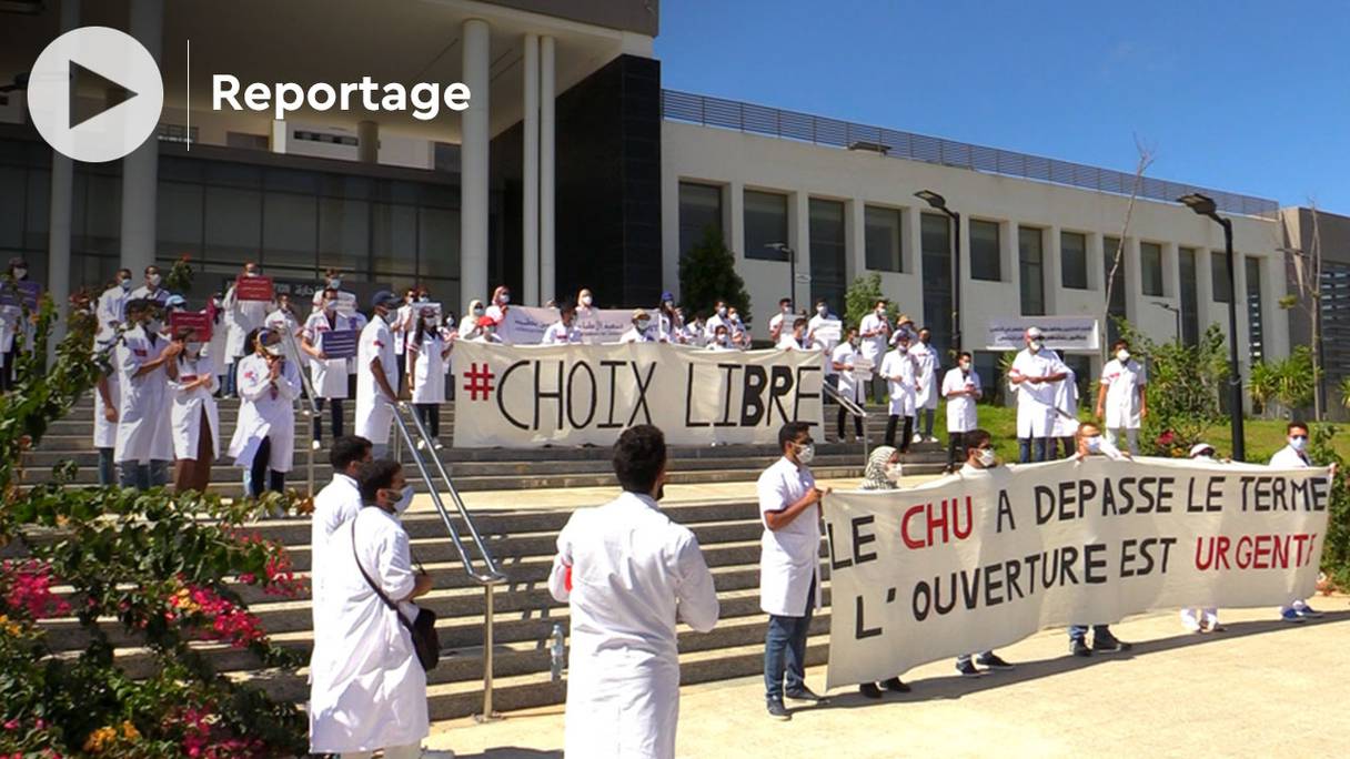 Les médecins internes de Tanger ont organisé, jeudi 16 septembre 2021, une manifestation afin d’exprimer leur inquiétude quant au retard injustifié de l’ouverture dudit Centre hospitalier.
