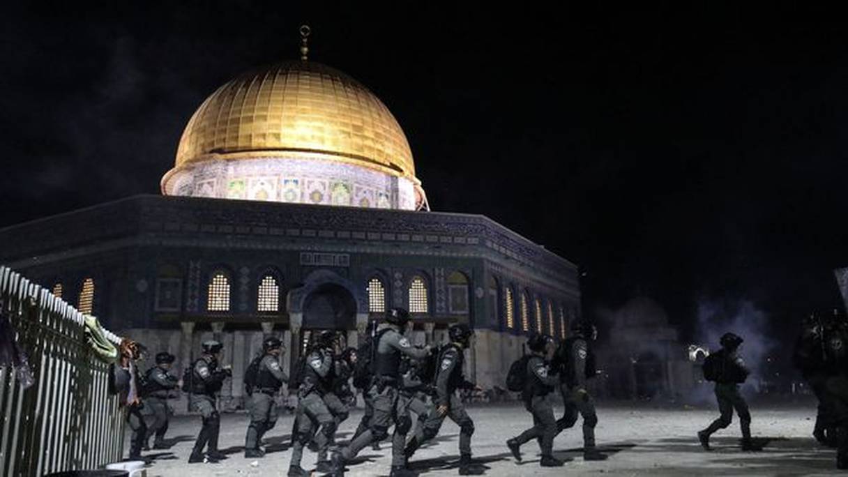 La police israélienne aux abords de la mosquée Al-Aqsa.
