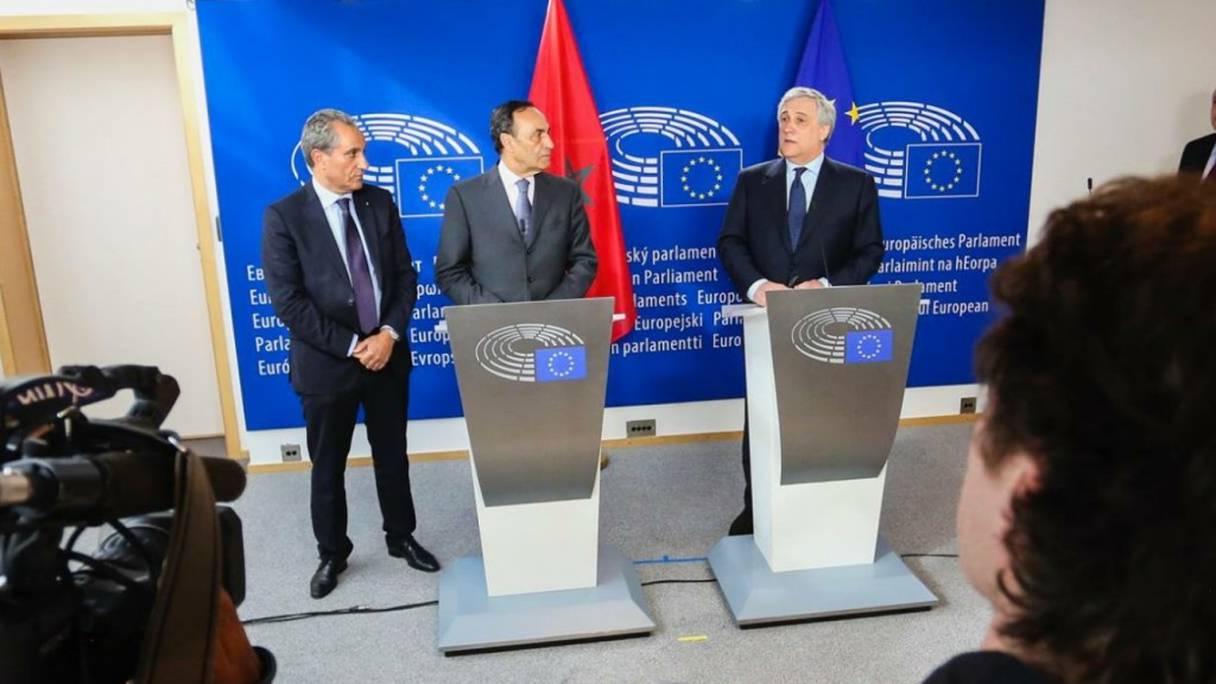 De gauche à droite: Abderrahim Atmoun, Habib El Malki et Antonio Tajani, président du Parlement européen.
