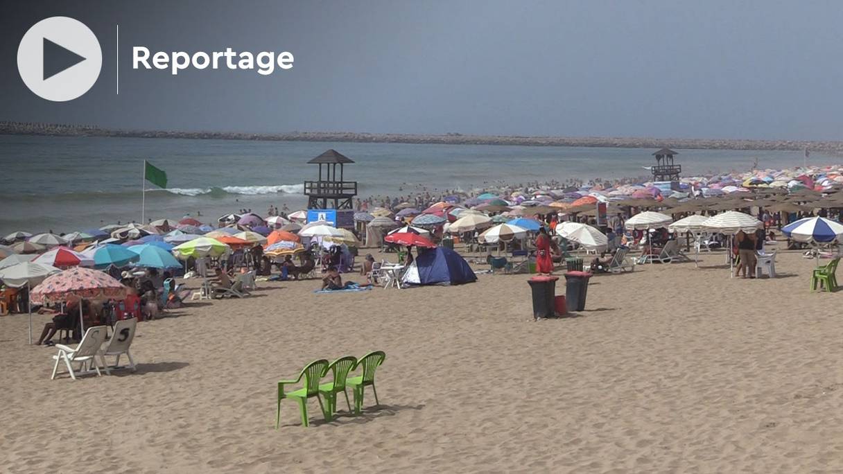 Des milliers d'estivants venus de Marrakech, de Casablanca, de Rabat et de Kénitra affluent quotidiennement par milliers sur la plage de Mehdia, la plus grande plage de Rabat.
