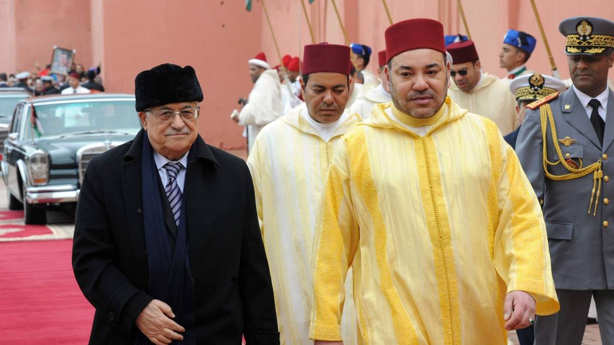 Le roi Mohammed VI, président du Comité Al Qods, avec le président de l'Autorité palestinienne, Mahmoud Abbas. 
