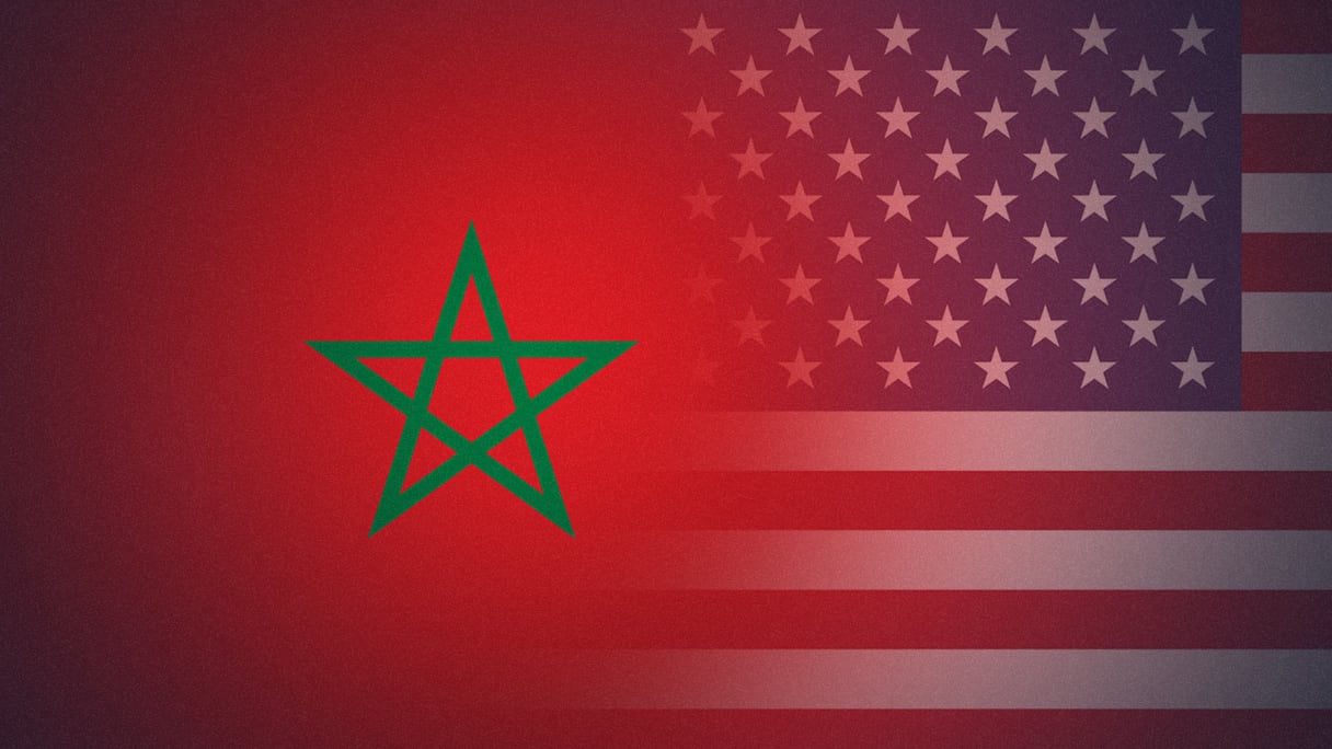 Les drapeaux du Maroc et des Etats-Unis d'Amérique.