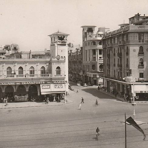 Casablanca - Années 50 - Protectorat français première moitié nord du Maroc - Place de France - Hôtel Excelsior - Scène urbaine - Architecture coloniale - Colons - «Protecteurs»  