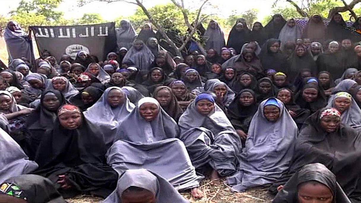 En mai 2014, une vidéo diffusée par Boko Haram, montrait une centaine de lycéennes voilées, récitant des sourates du Coran.
