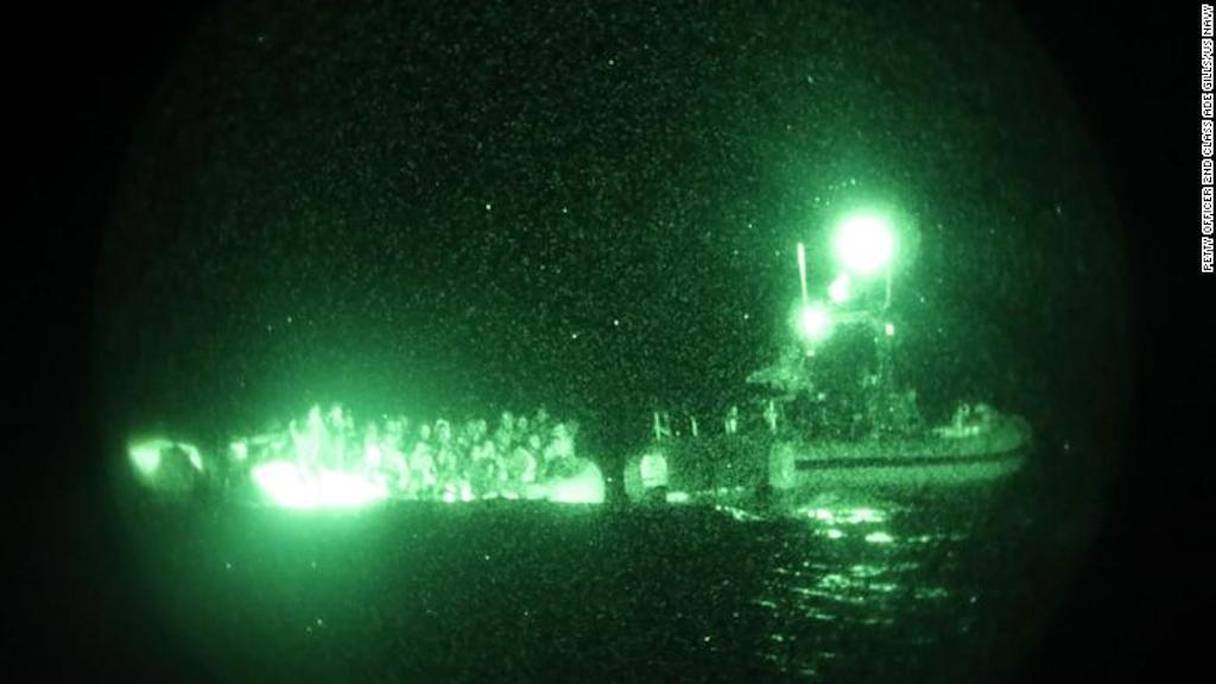 Photo montrant l’une des deux embarcations secourues par les marines marocaine et américaine, le mardi 4 janvier 2022.

