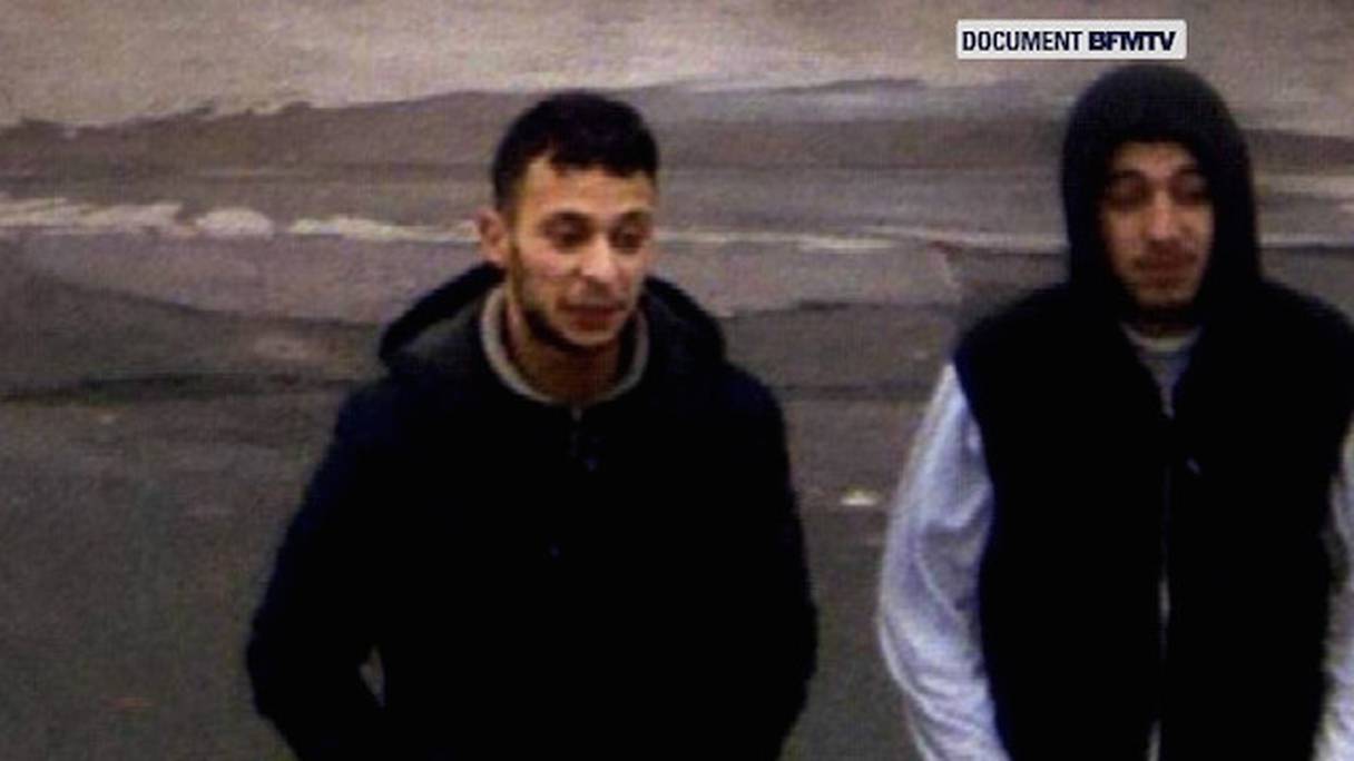 Salah Abdeslam, à gauche, au lendemain des attentats de Paris, dans une station-service entre Paris et Bruxelles.
