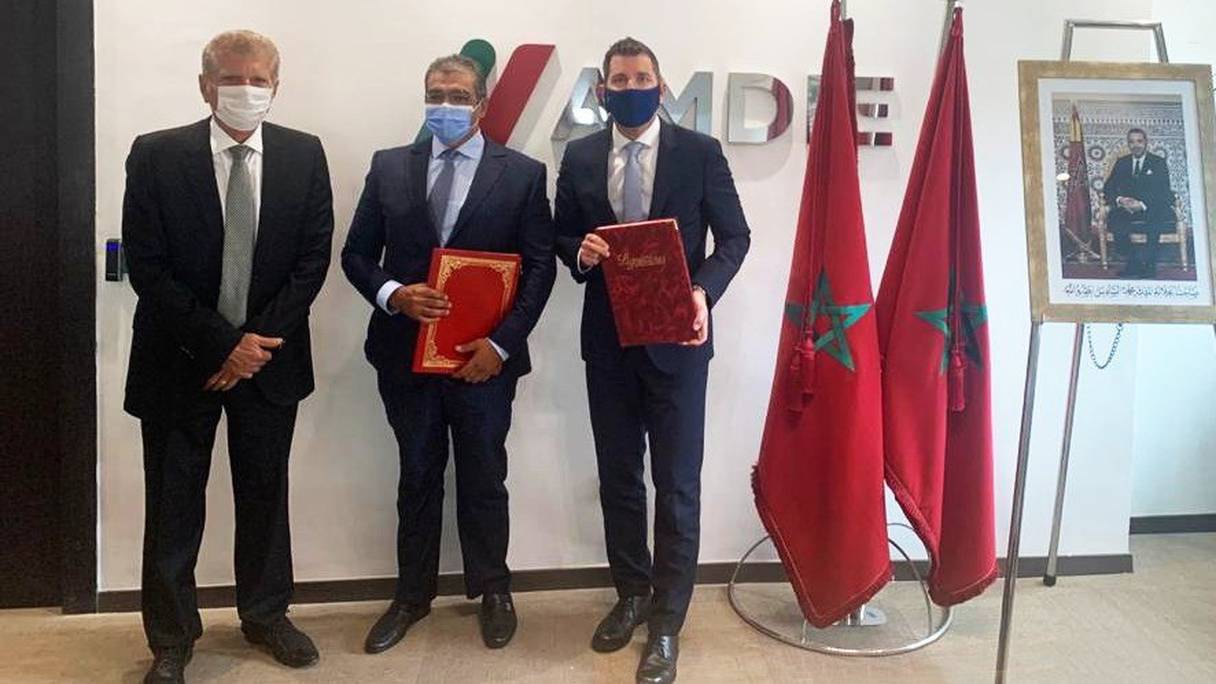 Lors de la cérémonie de signature du Mémorandum d'entente entre l’AMDIE et la Chambre allemande de commerce et d'industrie au Maroc
 
