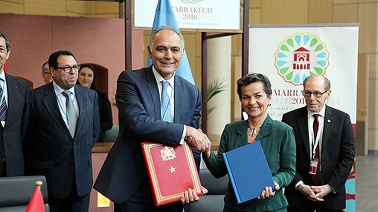 L’accord a été signé par le président du Comité de pilotage de la COP22, M. Mezouar et la Secrétaire exécutive de la CCNUCC Christiana Figueres.
