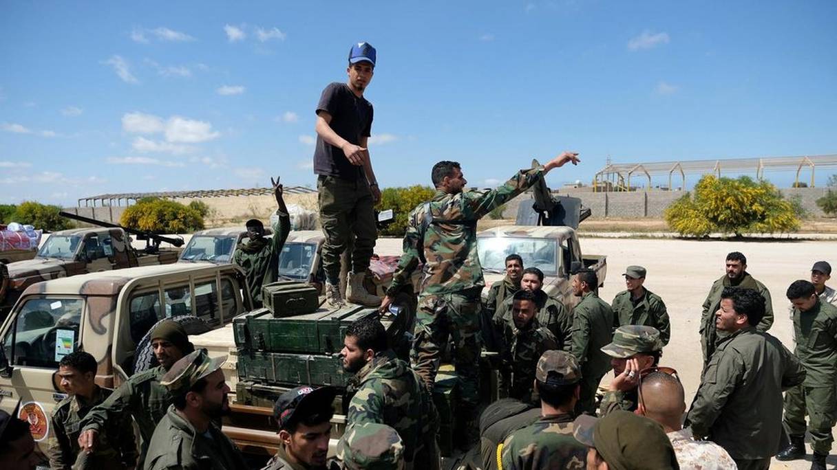 L'armée nationale libyenne, en route pour Tripoli, dimanche 7 avril 2019. 
