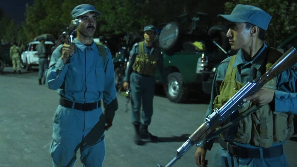 Des forces de l'ordre près du site de l'attentat qui a visé l'Université américaine à Kaboul le 24 août 2016.
