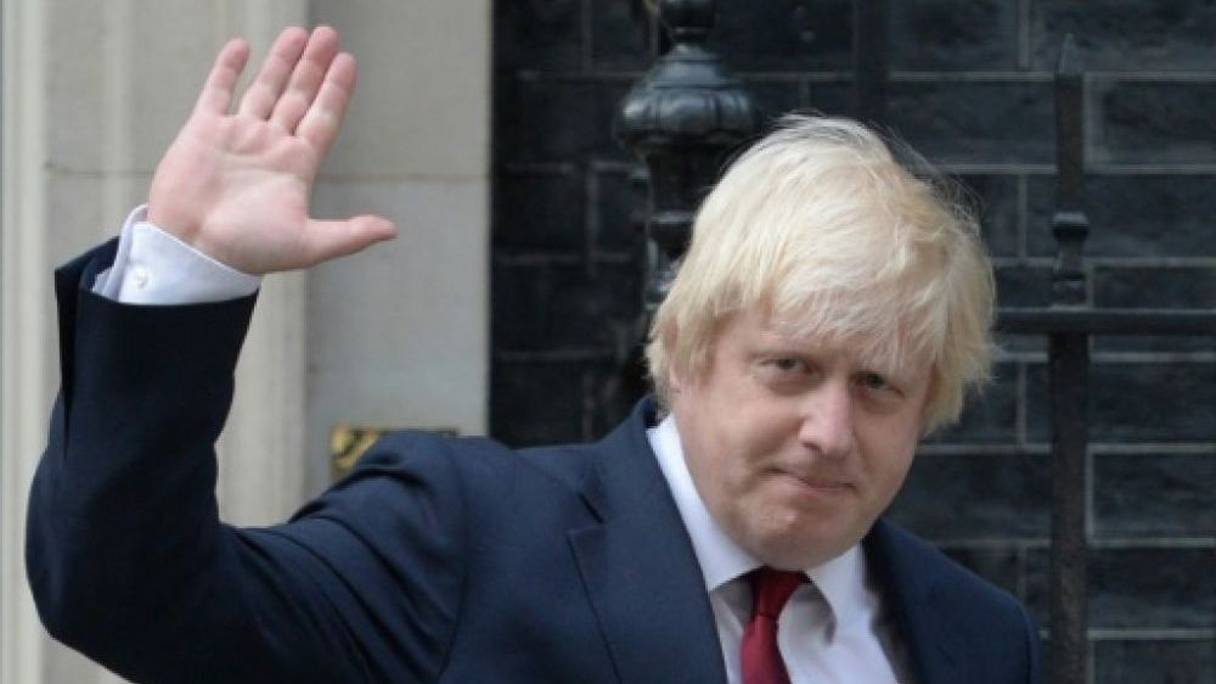 Boris Johnson devant le 10 Downing Street a Londres
