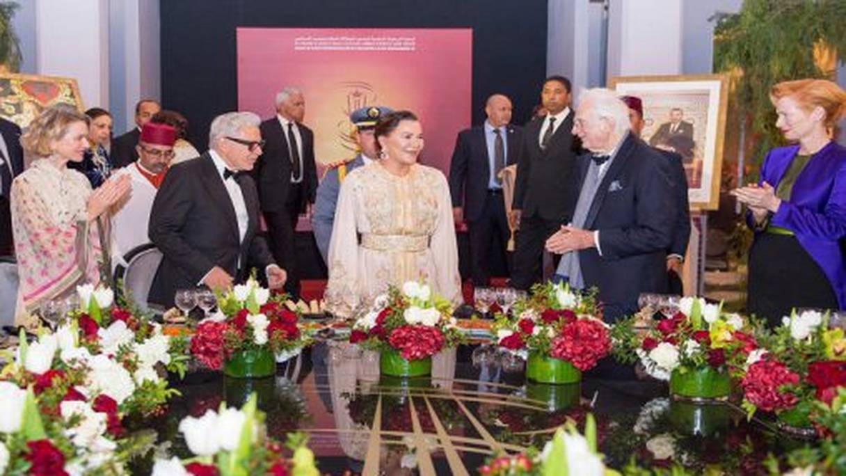 La princesse Lalla Hasnaa présidant un dîner offert par le roi Mohammed VI à l’occasion de l’ouverture officielle de la 18è édition du Festival international du film de Marrakech.
