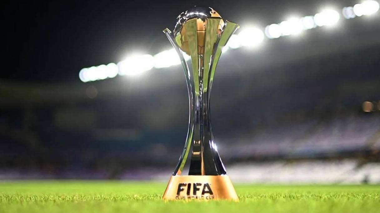 Le trophée de la Coupe du monde des clubs de la FIFA.
