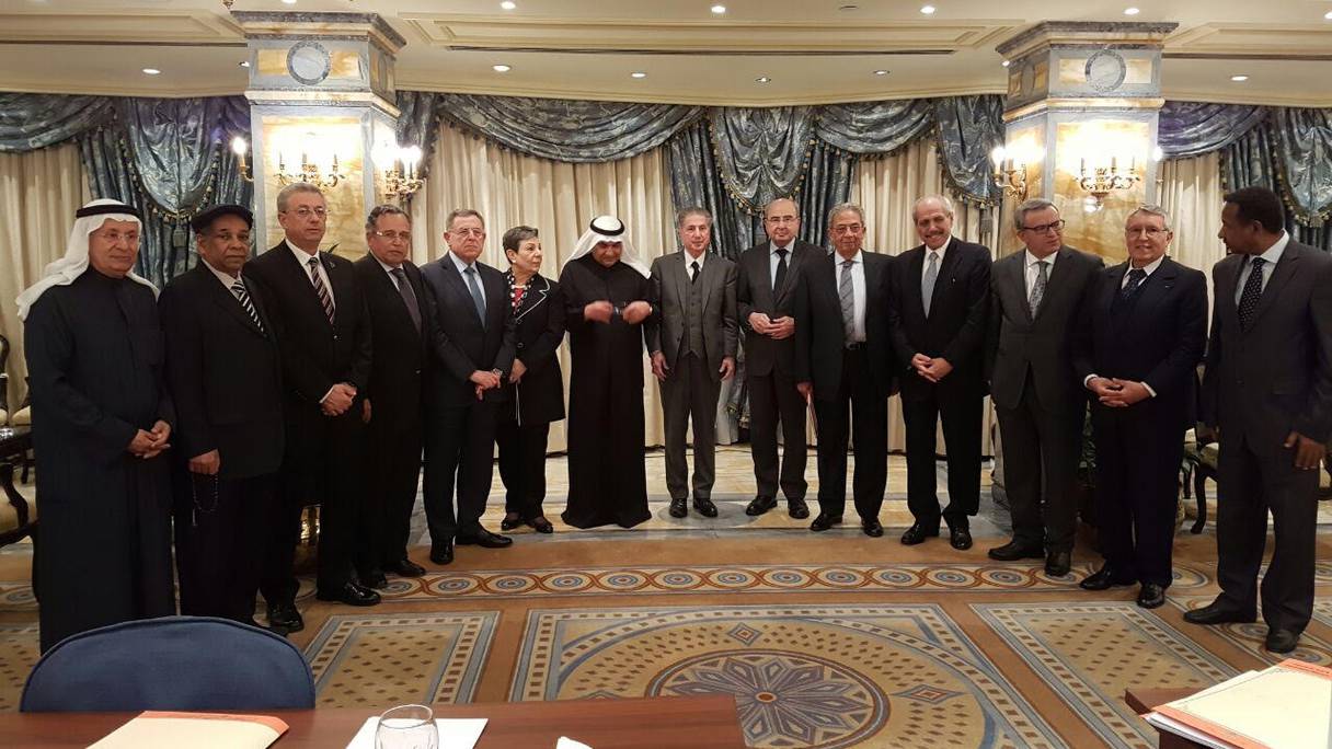 Mohamed Aujjar en compagnie des membres du Conseil des relations arabes et internationales, le 5 février 2018. 
