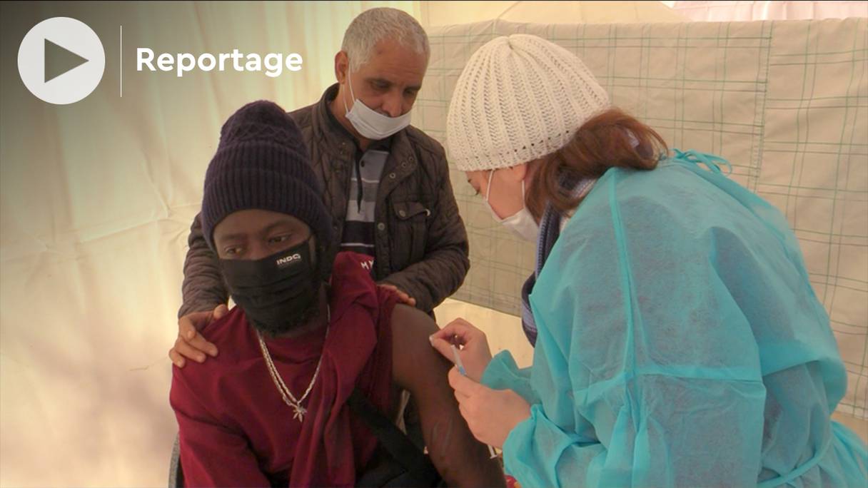 A Tanger, quatre nouveaux centres de vaccination de proximité ont ouvert leurs portes cette semaine dans les quartiers Bani Makada, Bir Chifa et Benkirane.
