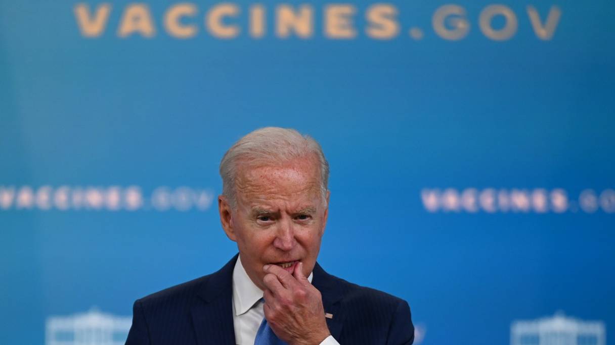 Joe Biden prononce une allocution sur le programme de vaccination américain à la Maison Blanche, à Washington, DC, le 23 août 2021. 
