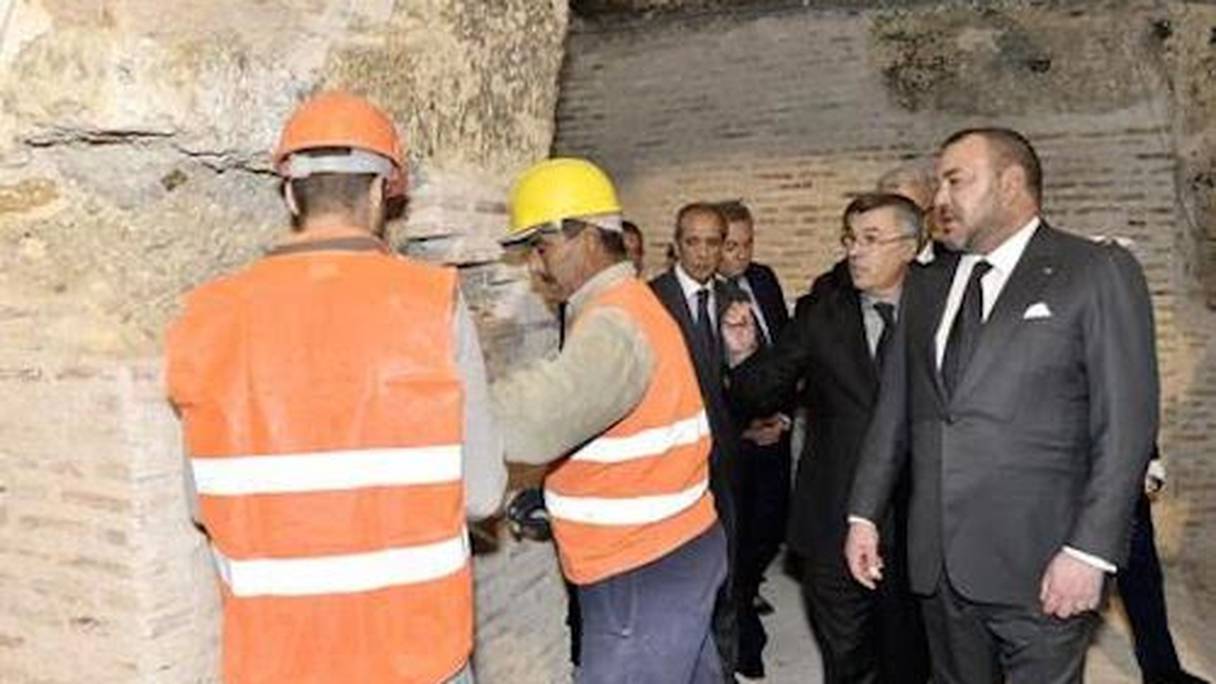 Visite du roi Mohammed VI du chantier de restauration de Borj Sidi Bounafae, en 2014.
