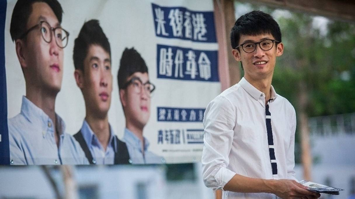 Baggio Leung, du parti indépendantiste, fait campagne à Hong Kong. 
