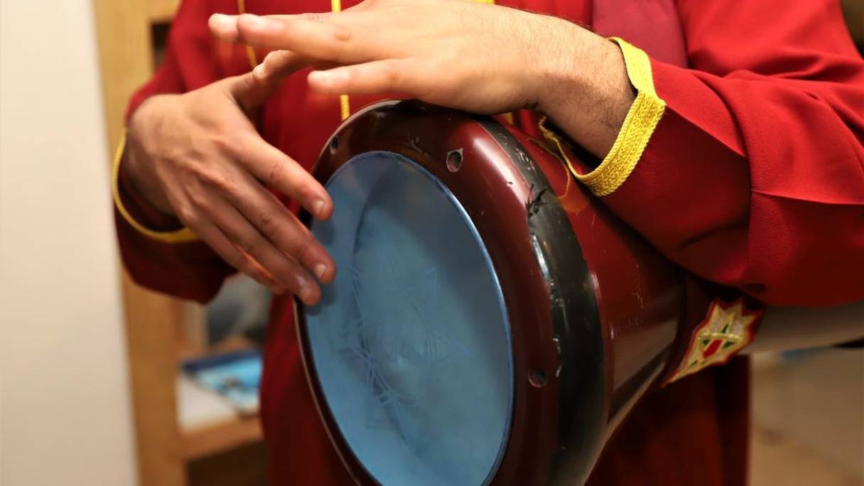 Instrument à percussion, la derbouka est privilégiée dans la Aïta, musique traditionnelle marocaine.

