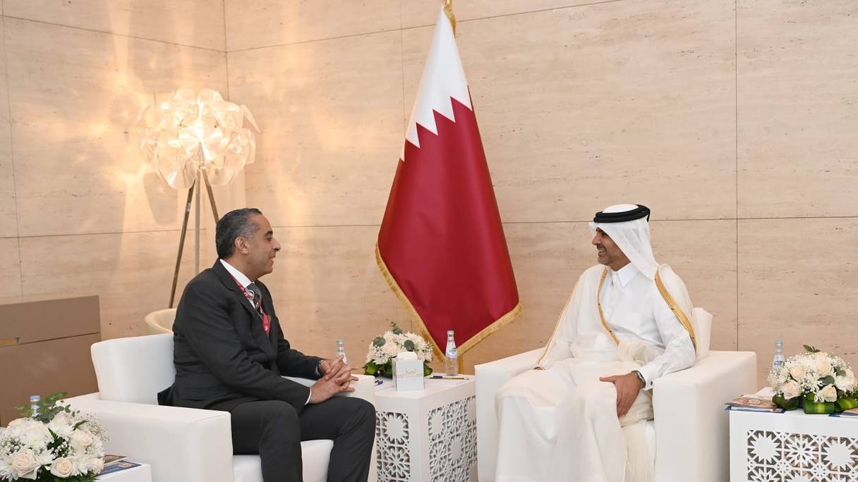 Abdellatif Hammouchi, patron du pôle DGSN-DGST, avec le cheikh Khalid bin Khalifa bin Abdul Aziz al-Thani, Premier ministre du Qatar.
