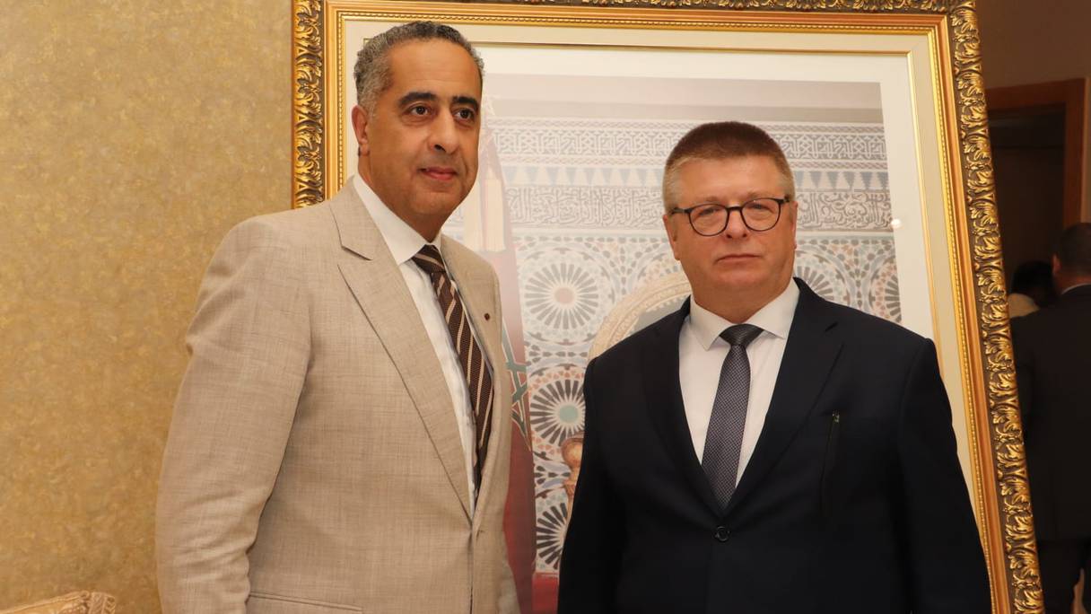 Abdellatif Hammouchi, patrone du pôle DGSN-DGST, et Thomas Haldenwang, président de l'Office fédéral allemand de protection de la constitution, le 26 avril 2023 à Rabat.