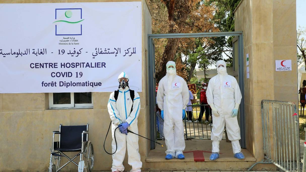 Le Centre national d'estivage à la forêt diplomatique, au sud de Tanger, a été transformé en un Centre hospitalier pour prendre en charge les cas qui développent des symptômes légers du Covid-19 (photo d'archive datée du 17 juillet 2020). 
