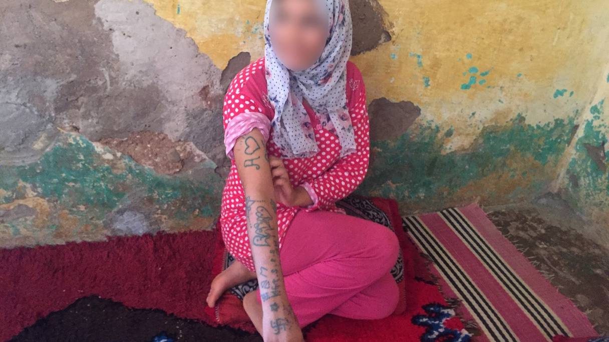 L'affaire de Khadija, qui a déposé plainte pour avoir été séquestrée, violée en réunion, et tatouée de force, a secoué l'opinion publique.
