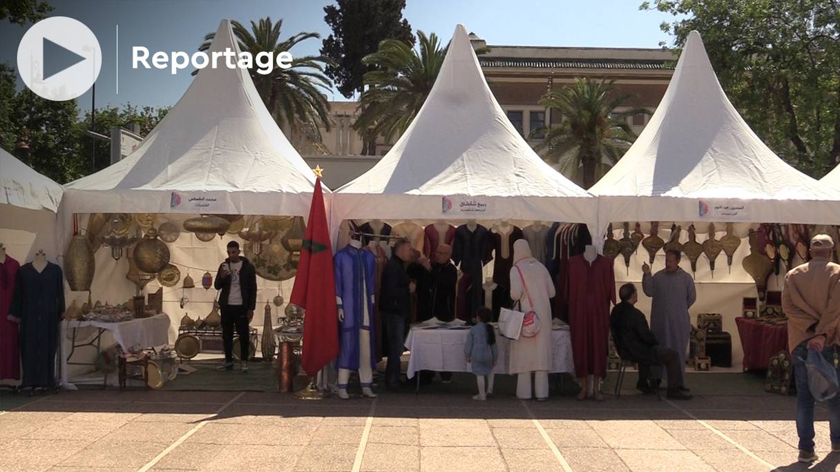 Jusqu'au 29 avril 2022, Fès abrite une exposition d’artisanat, qui permet d'acheter différents produits qu'exposent des commerçants dans leur stand.
