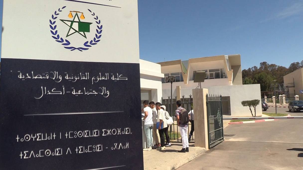 La Faculté des sciences juridiques, économiques et sociales de Rabat Agdal a lancé, pour la première fois au Maroc, un cycle de licence hybride de  droit-économie.

