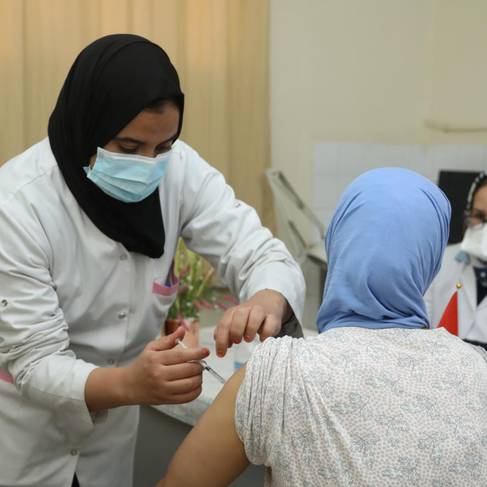 Marrakech - Opération de vaccination anti-Covid-19 - Infirmière - Seringue - Sérum - Vaccin 