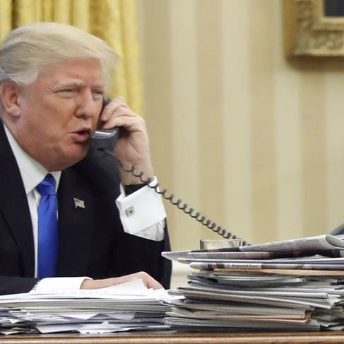 Trump téléphone