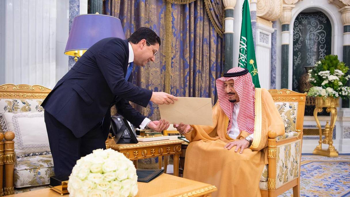 Le roi d'Arabie Saoudite Salmane Bin Abdelaziz Al Saoud recevant Nasser Bourita.
