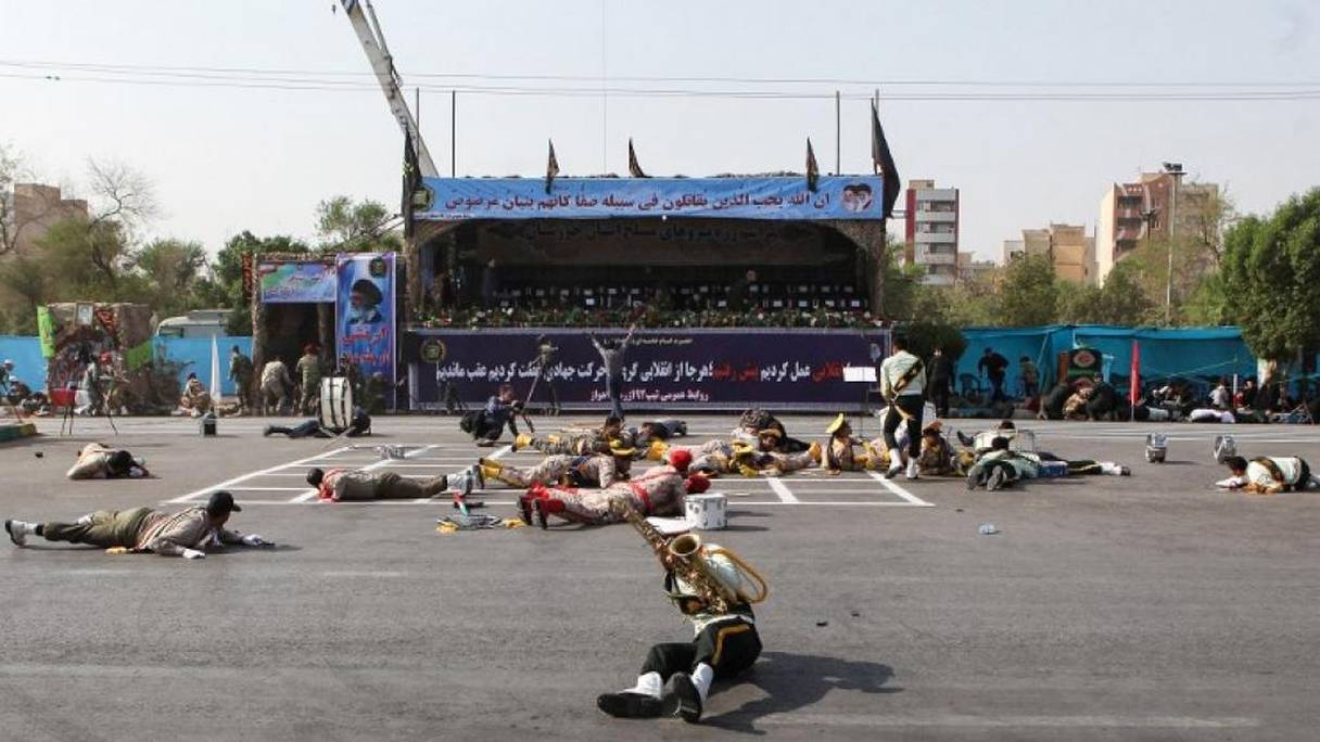 Des soldats à terre suite à l'attaque contre un défilé militaire à Ahvaz, dans le sud-ouest de l'Iran, le 22 septembre.
