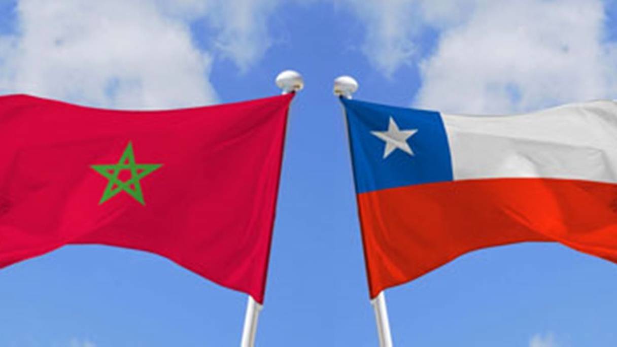 Les drapeaux du Maroc et du Chili.
