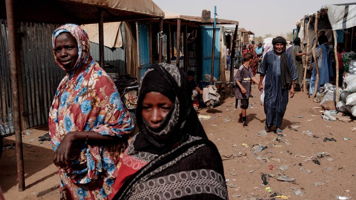 Marché hebdomadaire du camp de M'Berra à Bassikounou, en Mauritanie, le 7 juin 2022. Le camp de M'Berra est l'un des plus grands camps d'Afrique de l'Ouest accueillant des réfugiés, fuyant les violences multiformes dans le centre de Mopti et Tombouctou au nord-Mali.

