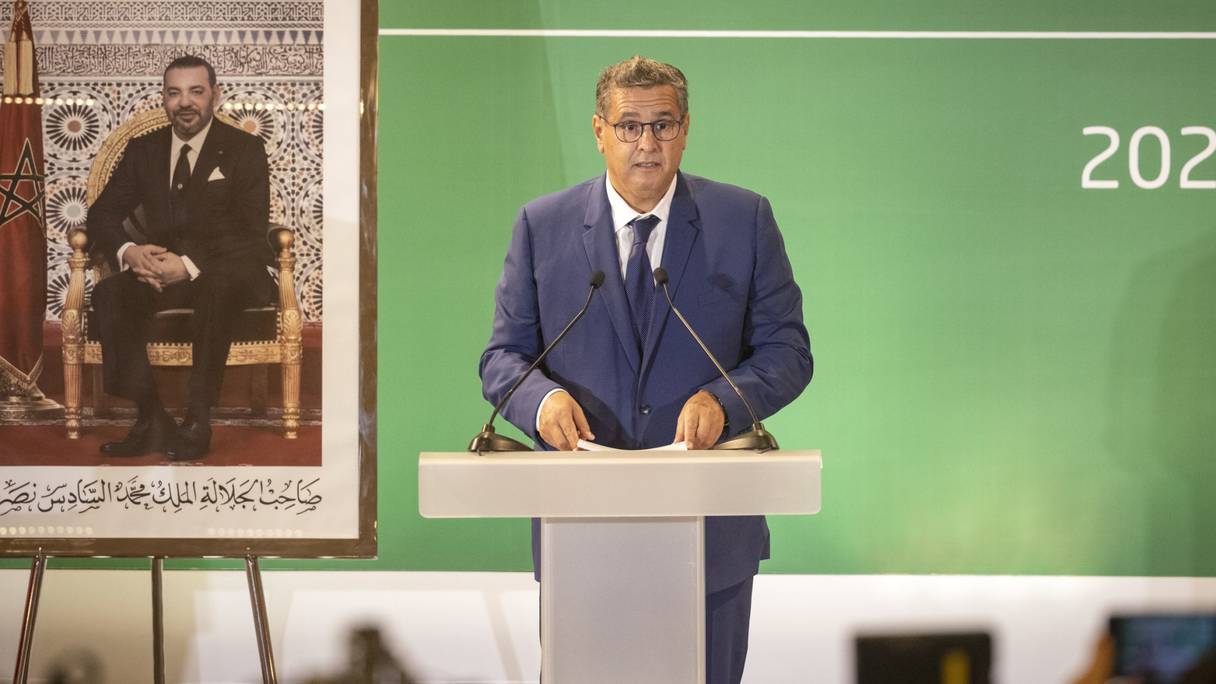 Le Premier ministre marocain désigné, Aziz Akhannouch, prononce un discours dans lequel il annonce un accord de coalition pour un nouveau gouvernement, le 22 septembre 2021 à Rabat.

