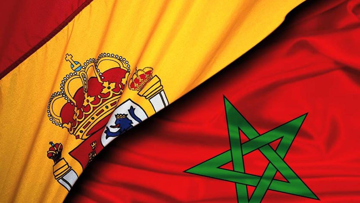 Le drapeau marocain et le drapeau espagnol.
