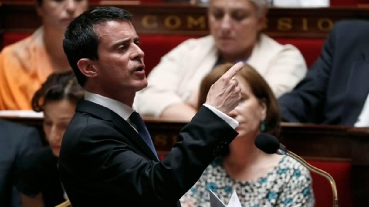 Le Premier ministre Emmanuel Valls dénonce une polémique politique.

