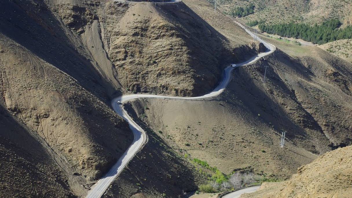 Le col du Tizi n’Tichka, qui culmine à 2.260 mètres d’altitude dans le Haut Atlas, se trouve sur la route reliant Marrakech à Ouarzazate, longue de 200 kilomètres et construite entre 1925 et 1939.
