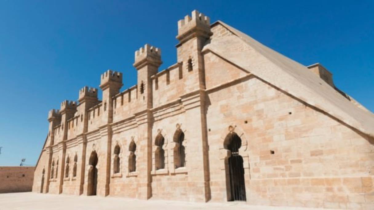 Le Fort Rottembourg (ou Borj El Kébir), quartier de l'Océan, à Rabat. Abritant aujourd'hui le premier musée réservé à la photographie au Maroc, il avait été inauguré en 1902. Le sultan Moulay Hassan 1er l’avait fait construire à partir de 1888. 
