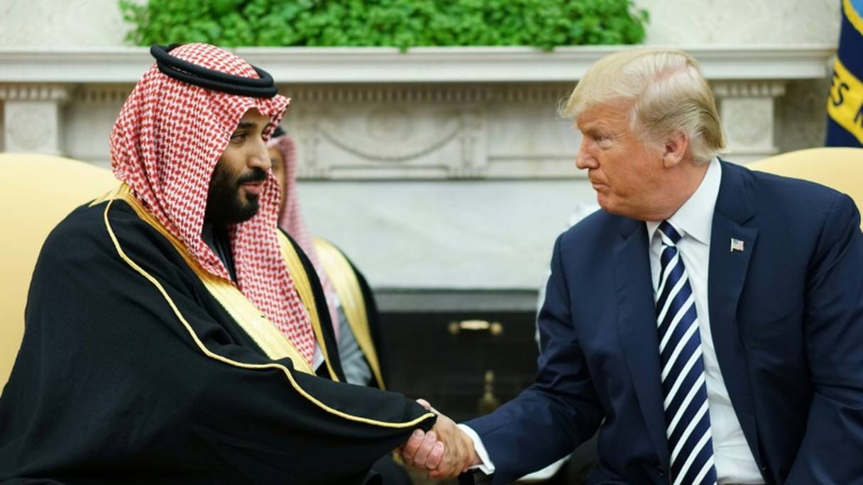 Le président américain Donald Trump (à droite) reçoit le prince héritier saoudien Mohammed ben Salmane le 20 mars 2018 à la Maison Blanche.
