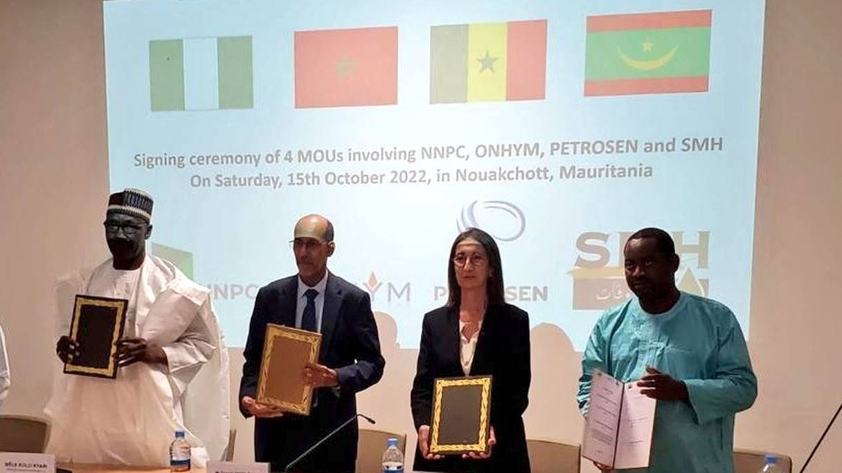 Lors de la signature de deux Mémorandums d’entente sur le gazoduc Nigeria-Maroc, samedi 15 octobre 2022 à Nouakchott.
