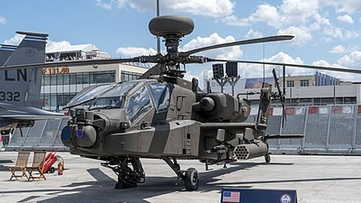 L'hélicoptère AH-64 Apache. 
